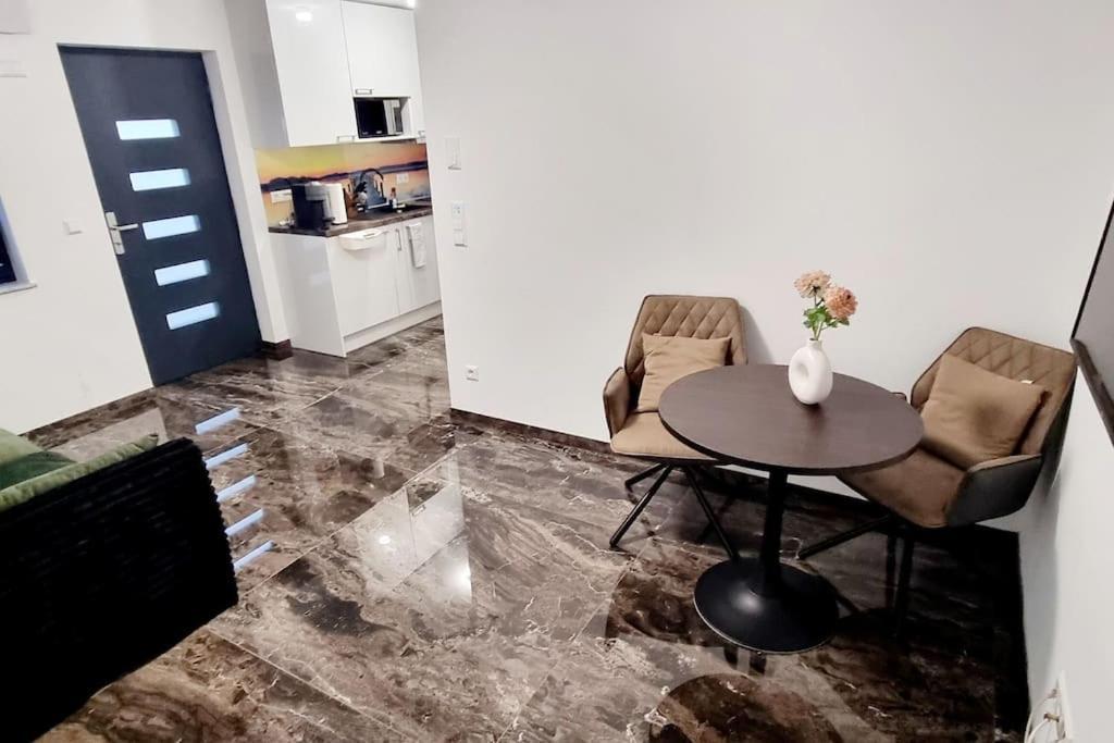 Einliegerwohnung Neu In Vaihingen Enz Horrheim Экстерьер фото